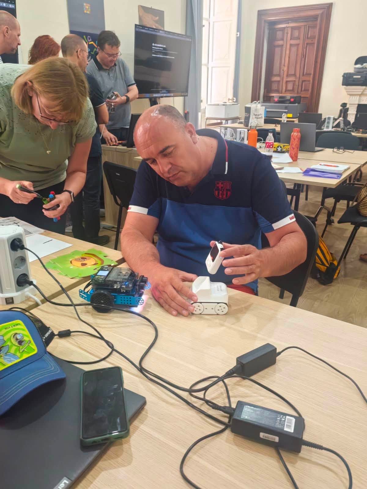 обучителен курс „Coding and Robotics Made Easy“,